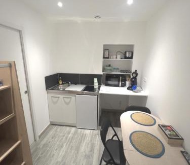 Saint-Pierre-sur-Dives Apartment | Discover Au Domaine des Roches: Family-Friendly Retreat