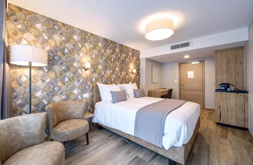 Seneffe Hotel | Idyllic Retreat at Au fil de l'eau with Breakfast Included