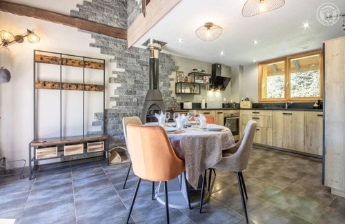 Arith House | Experience Lake View Bliss at AU FIL DE L'EAU DE PREROUGE