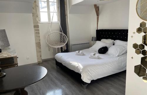 Le Croisic Hotel | Pet-Friendly Retreat at Au Fin Gourmet with Breakfast & Hot Tub