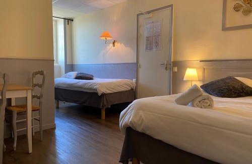 Le Croisic Hotel | Pet-Friendly Retreat at Au Fin Gourmet with Breakfast & Hot Tub