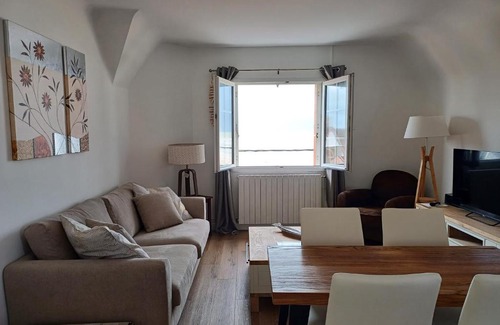 Ault Apartment | Oceanfront Escape: Au gré des marées with 9.4 Guest Rating