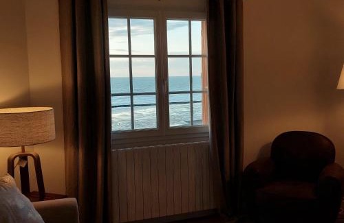 Ault Apartment | Oceanfront Escape: Au gré des marées with 9.4 Guest Rating