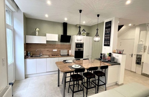 Ville Haute Apartment | Relax at Au jardin de la basilique with Pool & Breakfast