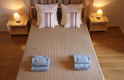 Le Puy-en-Velay Apartment | Discover Au Lion d'Or: Family-Friendly with Top Ratings