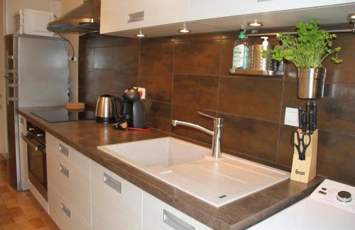 Le Puy-en-Velay Apartment | Discover Au Lion d'Or: Family-Friendly with Top Ratings