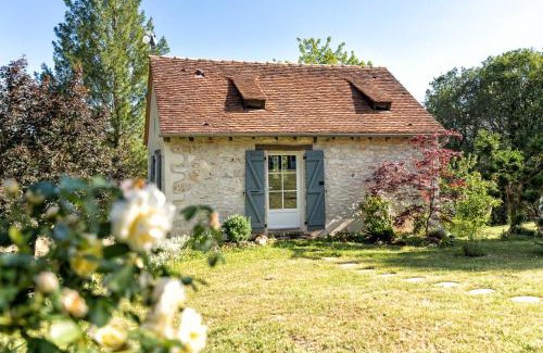 Pinsac Bed & Breakfast | Relax at au Mas de Garet - Oceanfront Retreat with Pool