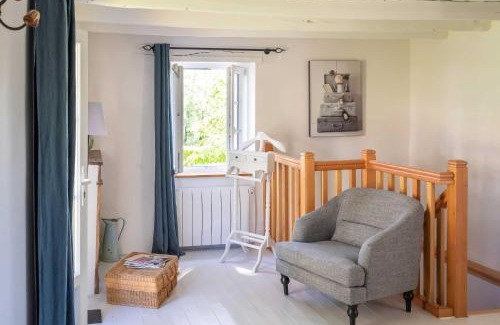 Pinsac Bed & Breakfast | Relax at au Mas de Garet - Oceanfront Retreat with Pool