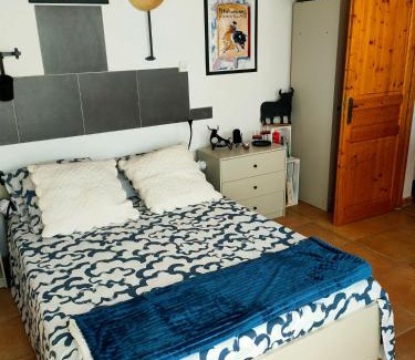 Ledenon Bed & Breakfast | Discover Au Mazet du Parc: Oceanfront Paradise with Pool