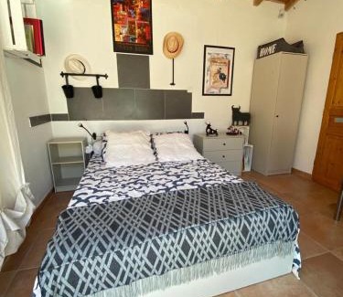 Ledenon Bed & Breakfast | Discover Au Mazet du Parc: Oceanfront Paradise with Pool