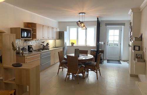 Bazincourt-sur-Saulx House | Guest Rated 10/10: Au P'tit Cosy with Lake View & Kitchen