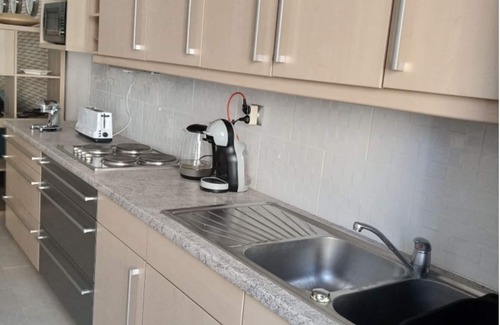 Bazincourt-sur-Saulx House | Guest Rated 10/10: Au P'tit Cosy with Lake View & Kitchen