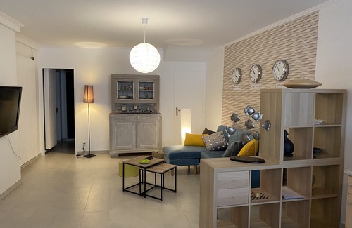 Bazincourt-sur-Saulx House | Guest Rated 10/10: Au P'tit Cosy with Lake View & Kitchen