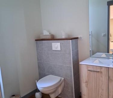 Les Aix-d'Angillon Bed & Breakfast | Guest Rated 10/10 at Au P'tit Gueul'ton - Family Friendly Stay