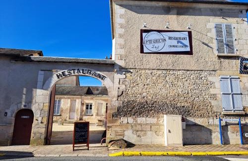 Les Aix-d'Angillon Bed & Breakfast | Experience Oceanfront Bliss at Au P'tit Gueul'ton