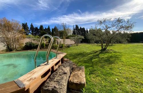L'Isle-sur-la-Sorgue Apartment | Refined Retreat at Au Petit Bonheur: Oceanfront Bliss