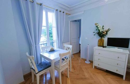 Clagny Glatigny Apartment | Exquisite Au Petit Trianon Bleu - Top Rated Family Retreat