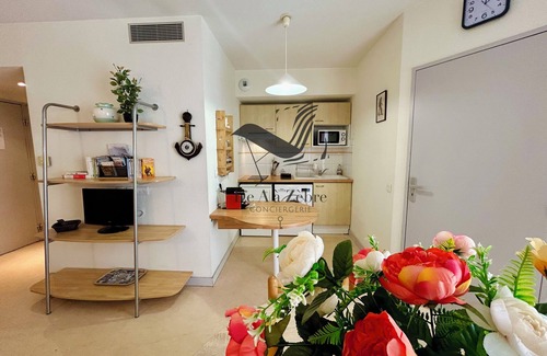 Rochefort Apartment | Au Phil de l'eau - Apartment with balcony & parking