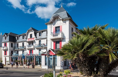 Pornichet Condo | Beachfront Bliss: 6-Person Apartment with Ocean Views