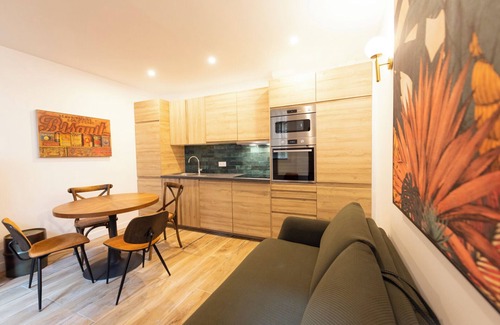 7th Arrondissement Apartment | Relaxing Getaway at Au Pied de la Tour with Spa & Breakfast