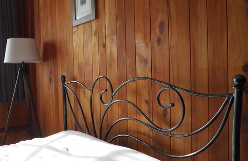 Chateauneuf-du-Faou Bed & Breakfast | Family-Friendly Stay at Au Pied du Pont with Great Reviews