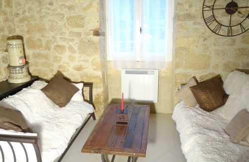Castelnaud-la-Chapelle House | Unforgettable Stay at Au Pied du CHÂTEAU with Pool & Canoeing