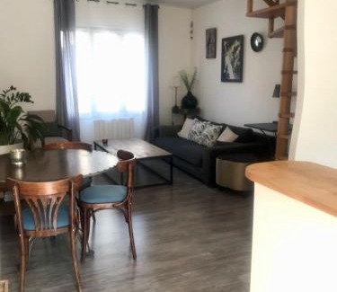 Neuvecelle Apartment | Oceanfront Elegance at Au près de tout - Guest Rated 9.6