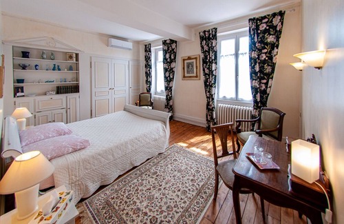 Lapalisse Bed & Breakfast | Eco-Friendly Getaway at Au Puy des Vérités with Pool