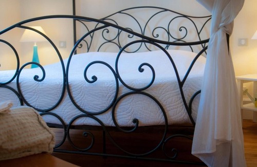 Lapalisse Bed & Breakfast | Eco-Friendly Getaway at Au Puy des Vérités with Pool