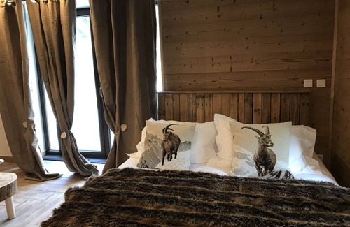 Albiez-Montrond Bed & Breakfast | Idyllic Getaway at Au Sommet des Narcisses with Breakfast