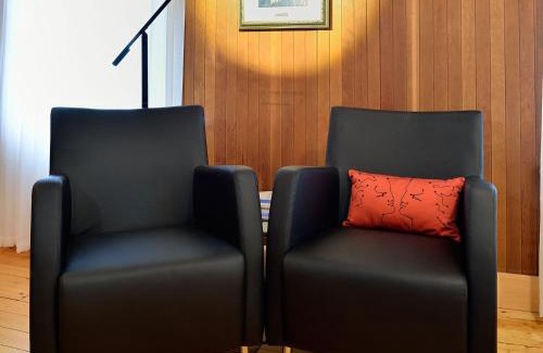 Cap-a-l'Aigle Hotel | Discover Auberge À La Chouenne: Pet-Friendly Retreat