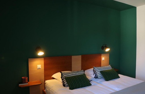 Tannay Hotel | Discover Auberge Au Lion d'Or: Pet-Friendly Retreat