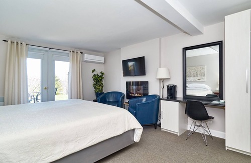 Magog Bed & Breakfast | Discover Auberge Aux Deux Pères: Rated 9.8 with Pool & Dining