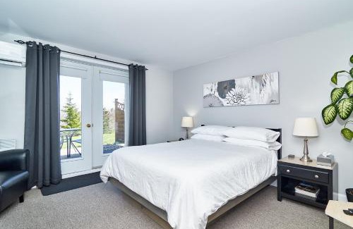 Magog Bed & Breakfast | Relax at Auberge Aux Deux Pères: Oceanfront Oasis