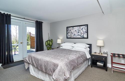 Magog Bed & Breakfast | Relax at Auberge Aux Deux Pères: Oceanfront Oasis