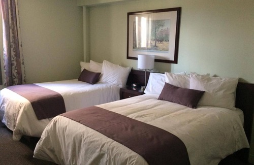 Chicoutimi House | Cozy Auberge Centre-Ville: Spa & Breakfast Included
