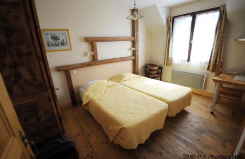 Anthy-sur-Leman Hotel | Cozy Auberge d'Anthy: Pet-Friendly Stay with Breakfast