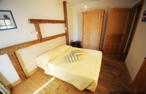 Anthy-sur-Leman Hotel | Cozy Auberge d'Anthy: Pet-Friendly Stay with Breakfast