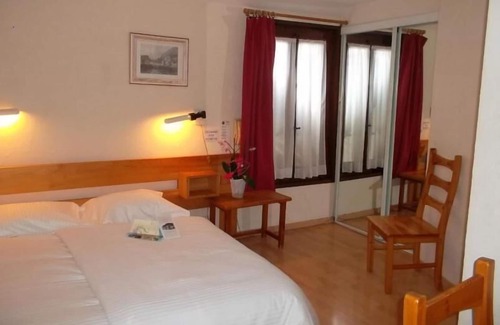 Anthy-sur-Leman Hotel | Family-Friendly Stay at Auberge d'Anthy with Restaurant