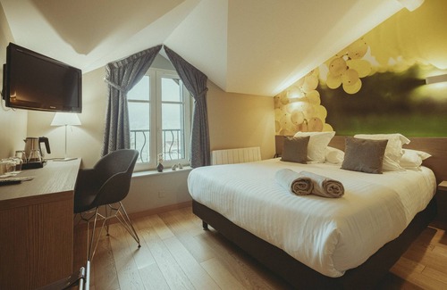 Vaux-en-Beaujolais Hotel | Discover Auberge de Clochemerle: Spa & Gastronomic Dining