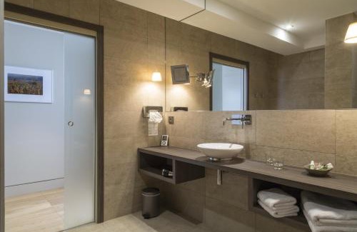 Vaux-en-Beaujolais Hotel | Discover Auberge de Clochemerle: Spa & Gastronomic Dining