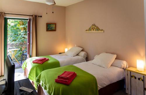Forges Hotel | Cozy Auberge de Forgès: Pet-Friendly Stay with Breakfast