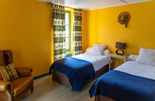Forges Hotel | Cozy Auberge de Forgès: Pet-Friendly Stay with Breakfast