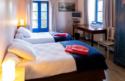 Forges Hotel | Cozy Auberge de Forgès: Pet-Friendly Stay with Breakfast