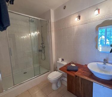 Saint-Cirgues-la-Loutre Bed & Breakfast | Discover Auberge des Ruines de Merle - Pet-Friendly Retreat