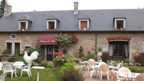 Quarre-les-Tombes Hotel | Pet-Friendly Retreat at Auberge De L'Atre - Rated 8.5/10