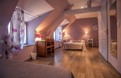 Creysse Hotel | Discover Auberge de l'Ile: Family-Friendly Getaway with Dining