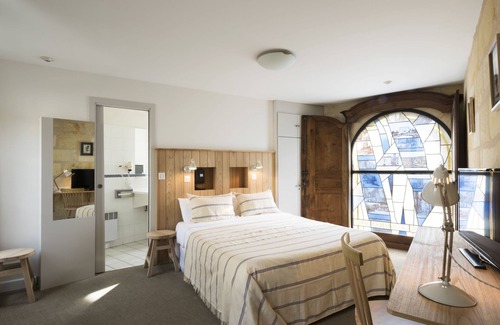 Saint-Emilion Hotel | Elegant Auberge de la Commanderie with Family-Friendly Amenities