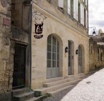 Saint-Emilion Hotel | Cozy Auberge de la Commanderie: Pet-Friendly & Family Ready