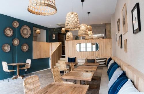 Saint-Emilion Hotel | Cozy Auberge de la Commanderie: Pet-Friendly & Family Ready